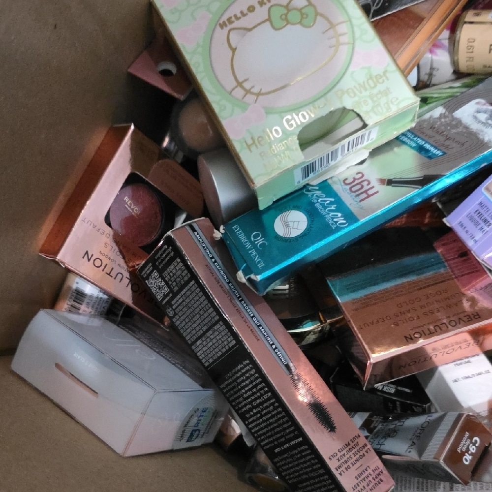 Assorted Makeup Bundle Collection Over 100 Pieces - Picture 5 of 7